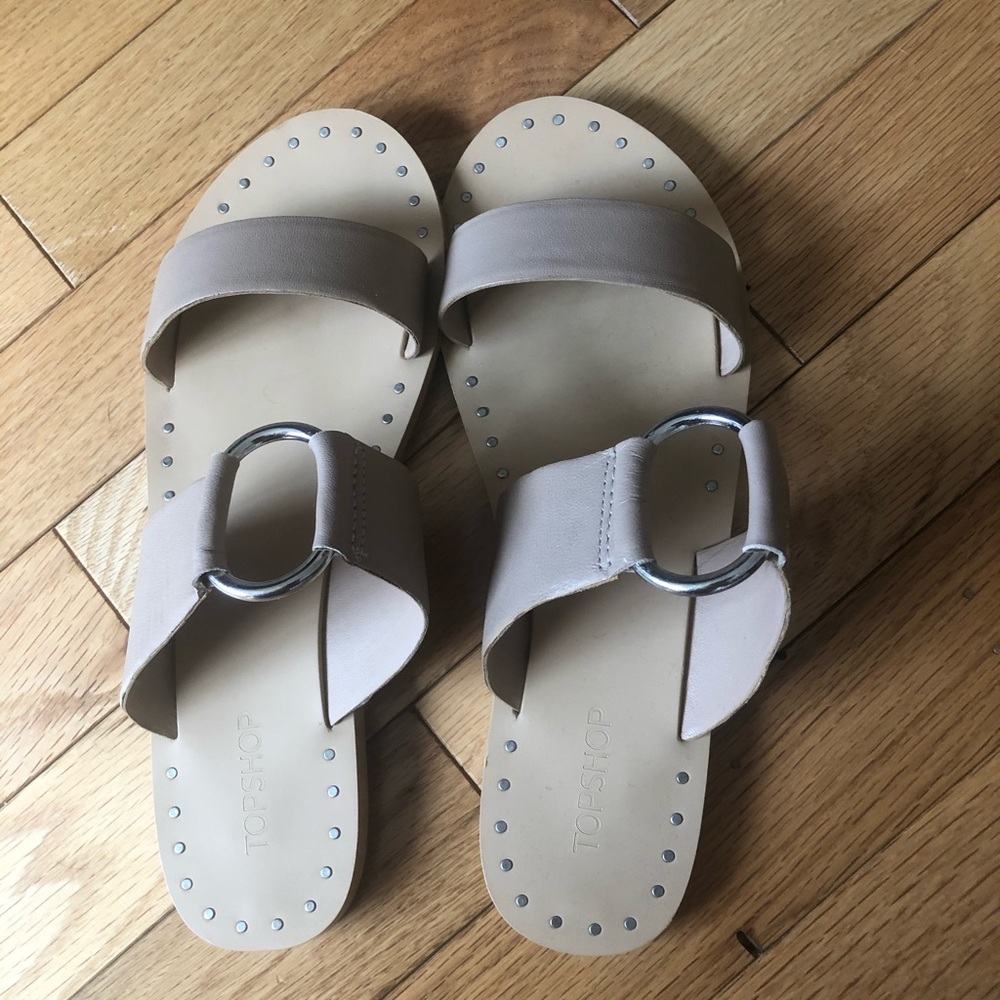 Topshop NWOT Nude Sandals with Silver Ring